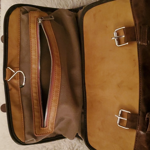 VETELLI Men's Brown Leather Toiletry Bag - Picture 6 of 11